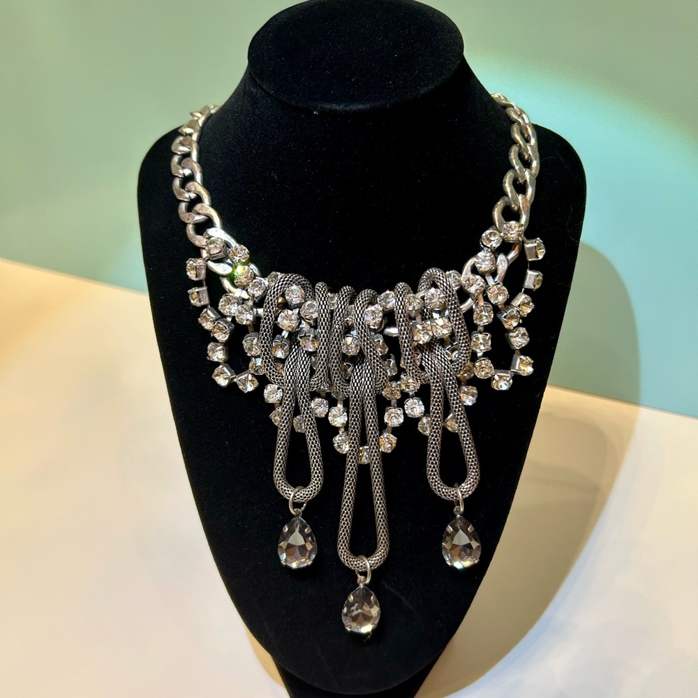 White House Black Market Statement Necklace – Vintage Glam EUC